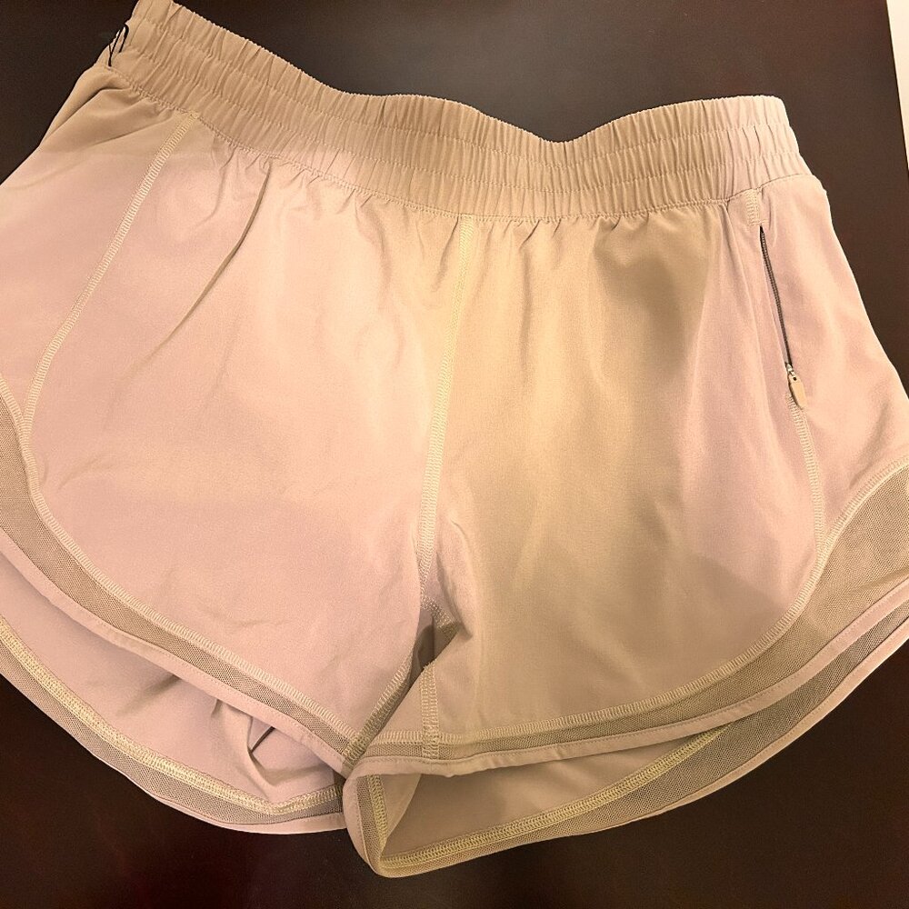 NWT. Aritzia MoveTech™ "Legacy Hi-Rise" Shorts: Size 2